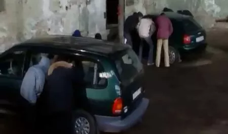 Giapponese divertimento in scene casalinghe italiane hot a tre per Ami