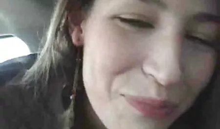La splendida Laura Kraft si spoglia sfoggiando il suo video porno casalinghe italiane corpo stretto e appetitoso