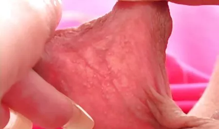 Il tocco video gratis casalinga di una donna al suo amante