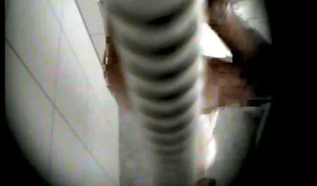 Carino adolescente con una vera bambola flessibile casalinghe sexy video allungato