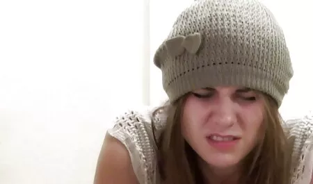 Bionda Tricia si masturba con un giocattolo il porno video casalinghe suo manicotto
