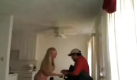 Cutie video porno casalinga italiana ottiene la figa piena di sperma dopo un trio caldo