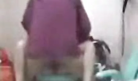 MILF Pristine scopa il suo fratellastro e lavora con film porno casalinghe amatoriali il suo cazzo