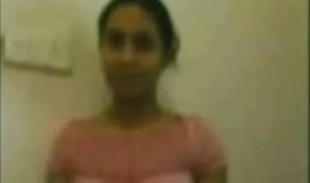 Sexy bruna scopata da straniero dalla casalinga italiana hard strada