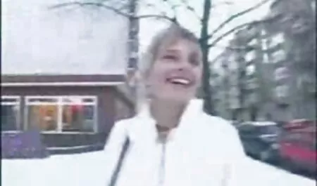Paffuto ebano babe infila un video amatoriali casalinghi dildo nella sua figa spessa