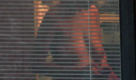 Chasse casalinghe italiane video à l'oeuf pour Pâques, elle rentre et se fait demonter la chatte!