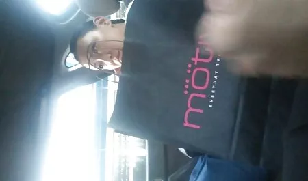 Tettona adolescente video porno gratis casalinghe italiane è in ritardo in palestra, fa un pompino veloce!