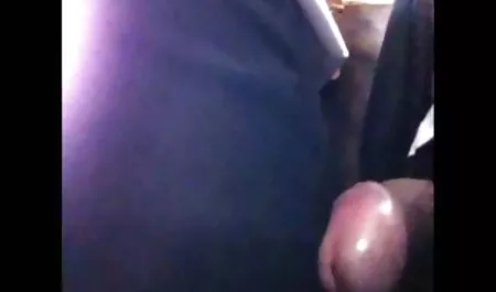 Sexy Hitomi Odagiri fa pompino e video casalinga scopa