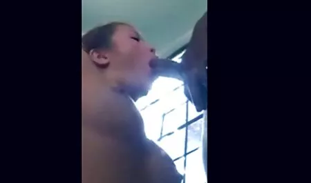 Guardando la sua madre più grande cavalcare il suo cazzo casalinga tradisce il marito
