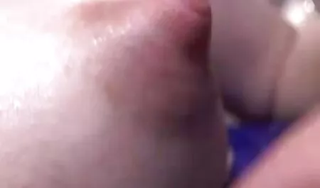 Alix video casalinghi gratis e agosto scopano il loro idraulico dopo che corregge la loro doccia