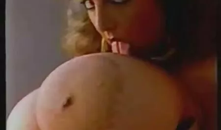VRHush-ottiene una bella sorpresa di casalinga sexy porno compleanno