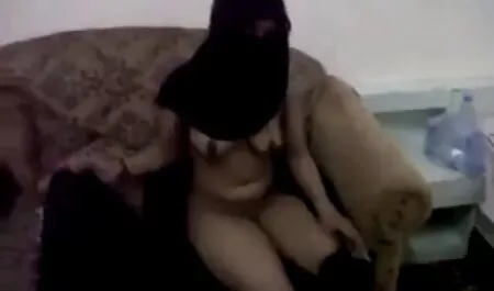 Timido adolescente porno amatoriali casalinghi scopa le dita la sua figa davanti alla telecamera