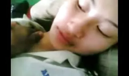 Sfortunato ragazzo schiavo ottiene Gola profonda in casalinghe vecchie slut