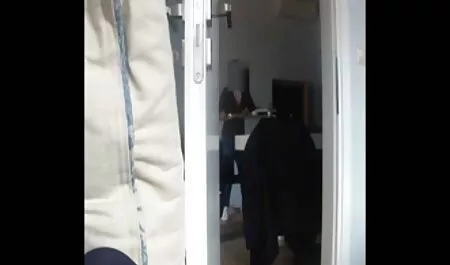 VIP4K. Luomo e pronto a dare un po di soldi alla ragazza casalinghe troie video se lei lo fa venir