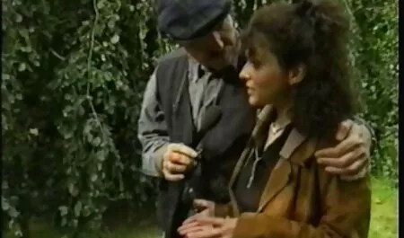 Cornea ragazza si masturba davanti casalinghe hard alla telecamera