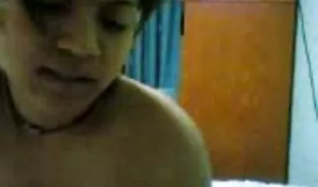 BANG: video casalinghe mature La giovane studentessa Emma diventa cremosa sulla spiaggia