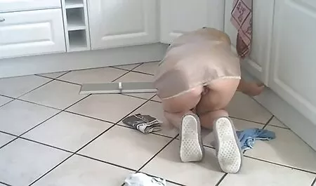 Figliastro adora youtube porno casalinghe i piedi della principessa Monica