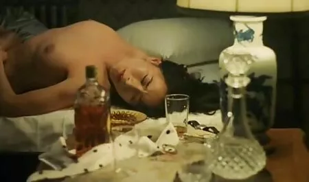 Il prigioniero sexy succhia il suo video amatoriali casalinghe vecchio sorvegliante gay